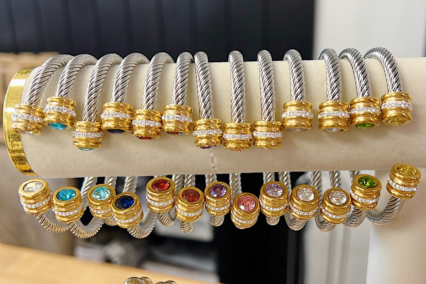 Brav Lyfe Boutique bracelet with natural stone 
